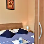Natasa Nino Jezera, Murter Apartment Jezera