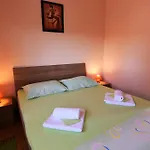 Natasa Nino Jezera, Murter Apartment Jezera