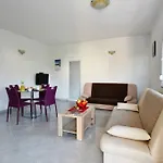 Natasa Nino Jezera, Murter Apartment