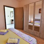 Natasa Nino Jezera, Murter Apartment Jezera