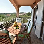Natasa Nino Jezera, Murter Apartment