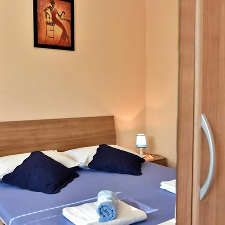 Natasa Nino Jezera, Murter Apartment Jezera