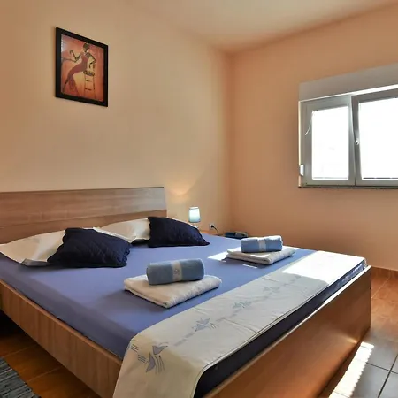 Natasa Nino Jezera, Murter Apartment
