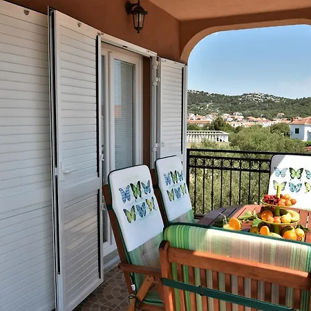 Natasa Nino Jezera, Murter Apartment *