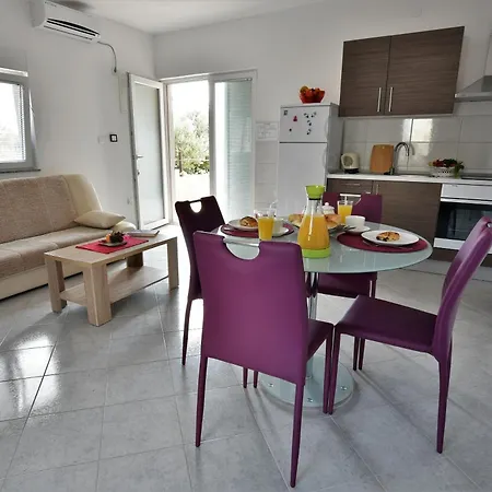 Apartment Natasa Nino Jezera, Murter