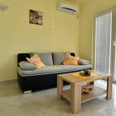 Apartment Natasa Nino Jezera, Murter
