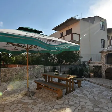 Nataša Nino Jezera, Murter