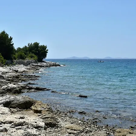 Nataša Nino Jezera, Murter Apartmán Jezera