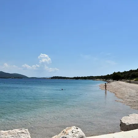 Natasa Nino Jezera, Murter Appartement *