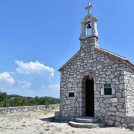 Nataša Nino Jezera, Murter Apartmán
