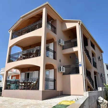 Nataša Nino Jezera, Murter * Jezera