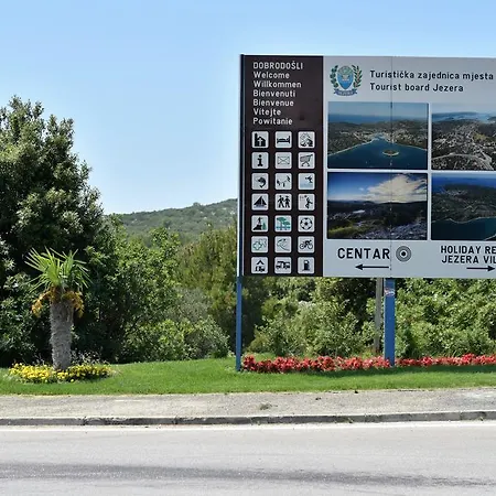 Nataša Nino Jezera, Murter