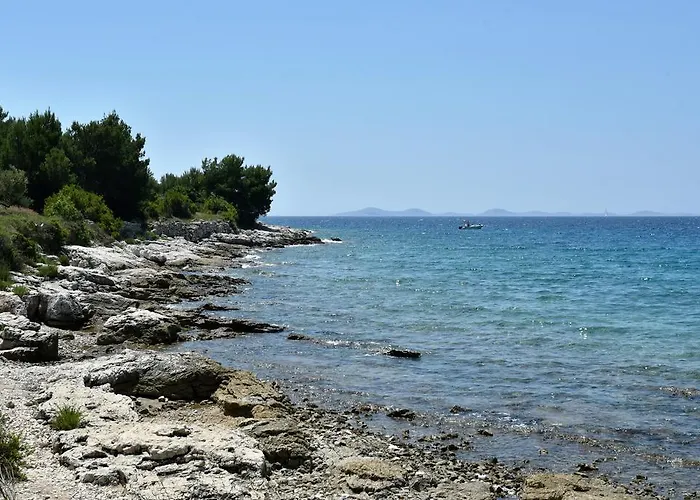 Nataša Nino Jezera, Murter Apartmán Jezera