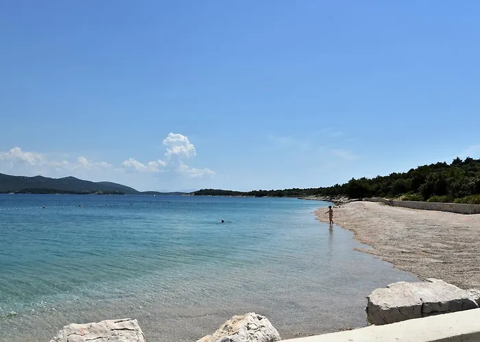 Nataša Nino Jezera, Murter Apartmán *