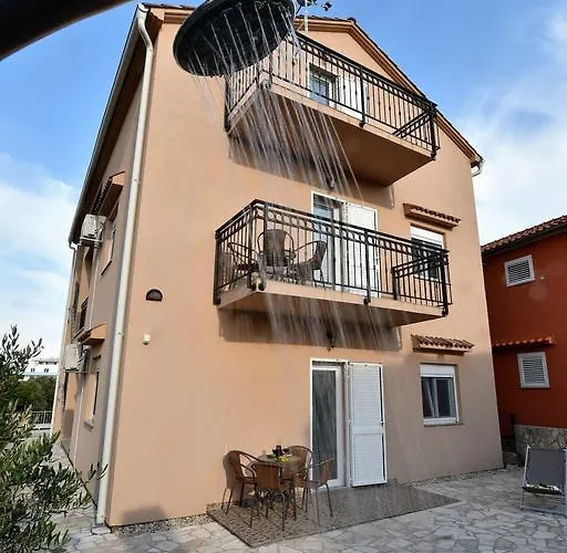 Nataša Nino Jezera, Murter Apartmán