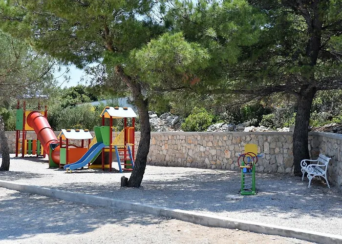 Natasa Nino Jezera, Murter