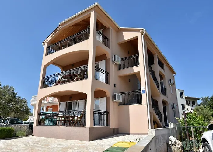 Natasa Nino Jezera, Murter * Jezera