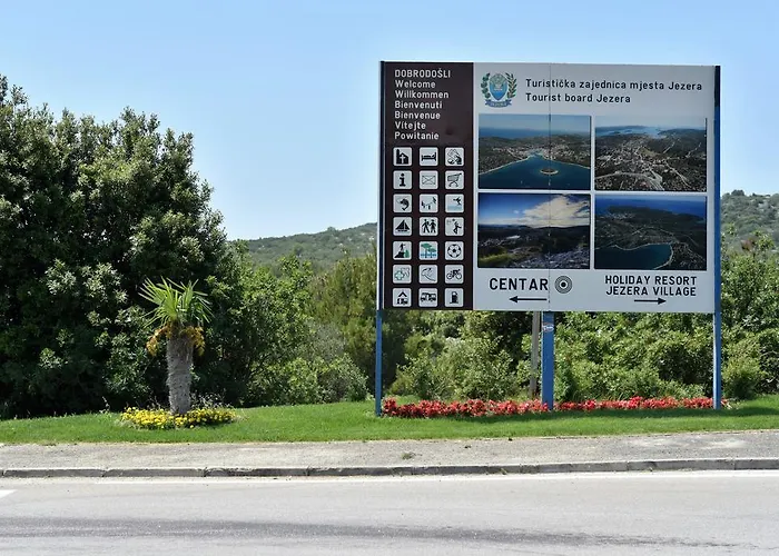 Nataša Nino Jezera, Murter